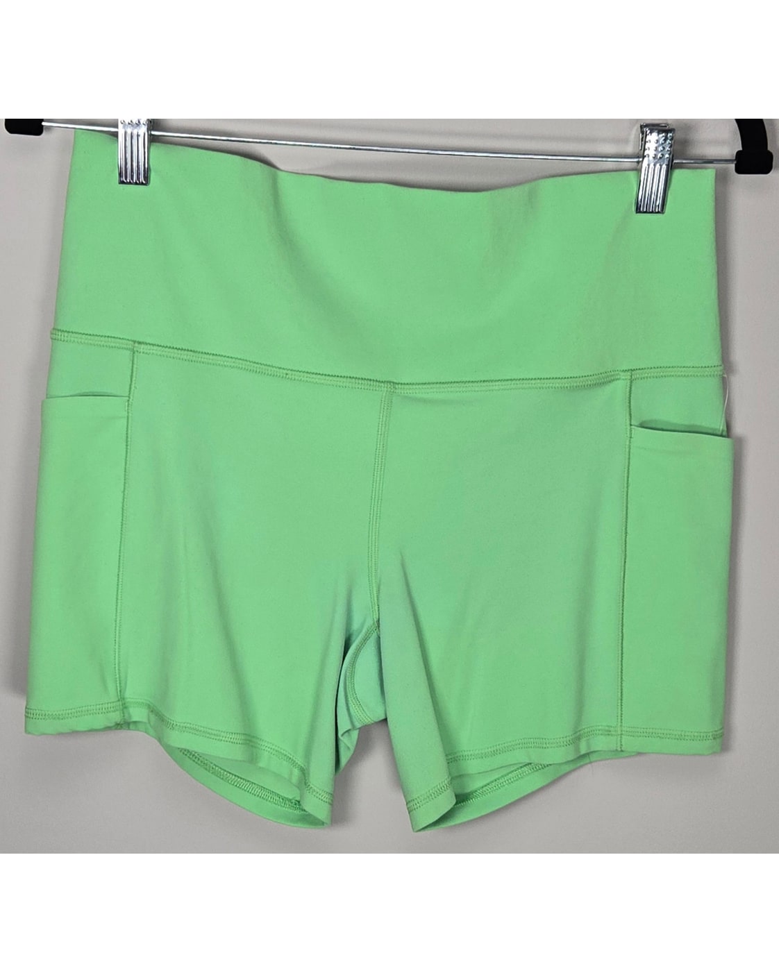 Athleta Salutation Stash Pocket II 5" Short