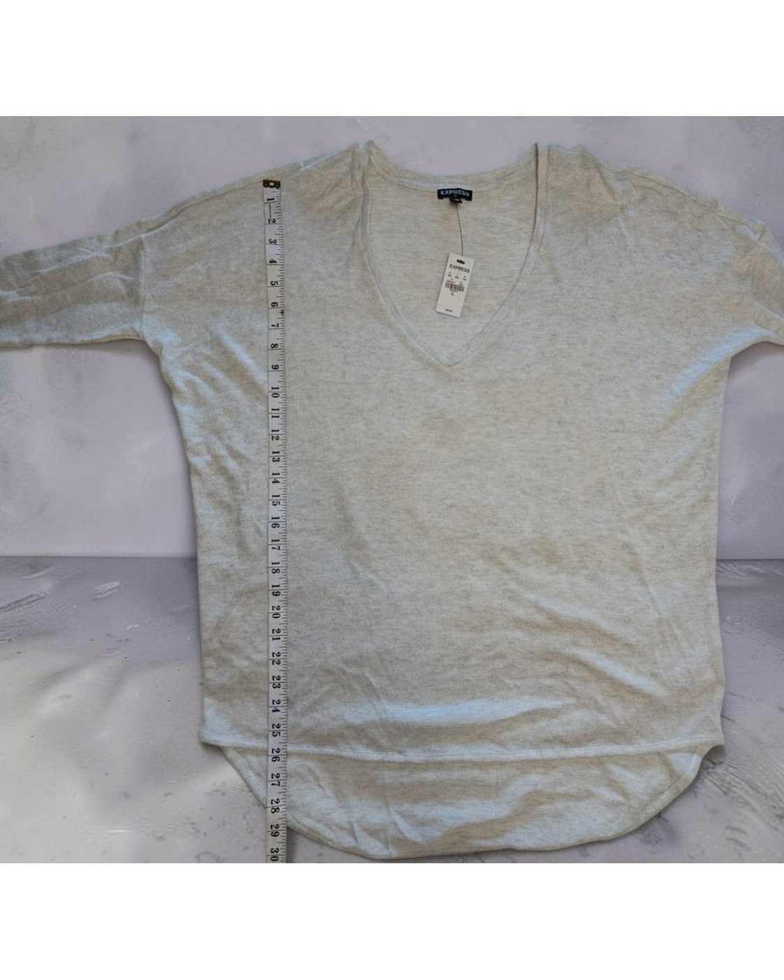 EXPRESS Oversized V-Neck Three-Quarter Sleeve T-Shirt - Style# 26346741 - NWT