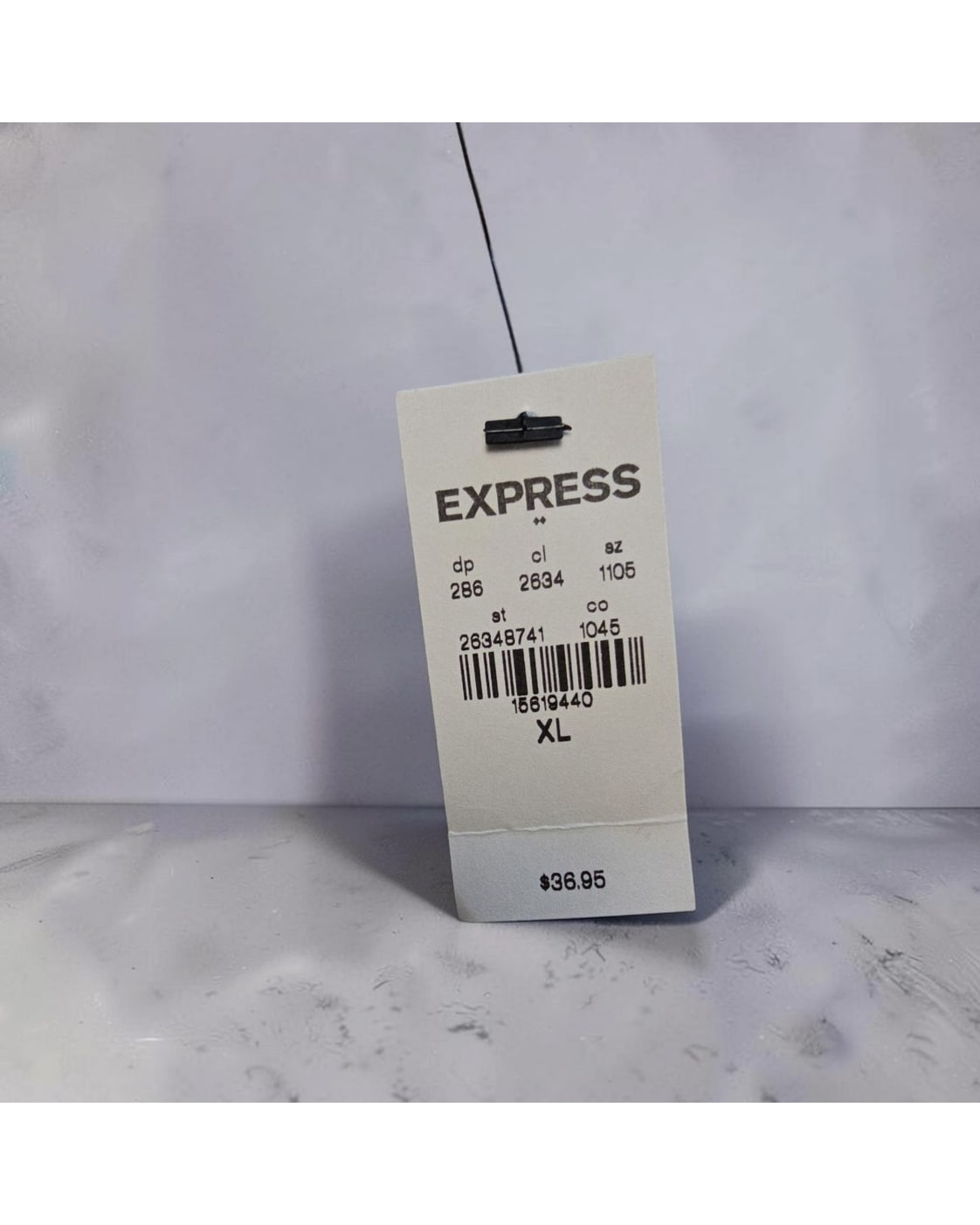 EXPRESS Oversized V-Neck Three-Quarter Sleeve T-Shirt - Style# 26346741 - NWT