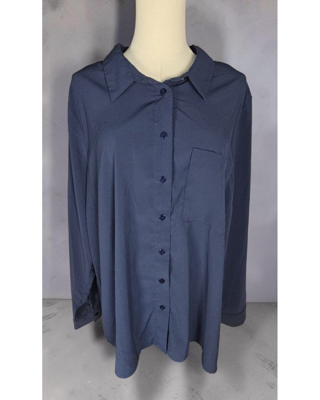 SKIES ARE BLUE Curvy Long-Sleeve Button Down