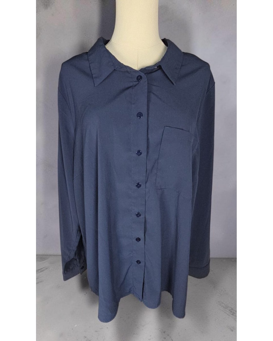 SKIES ARE BLUE Curvy Long-Sleeve Button Down