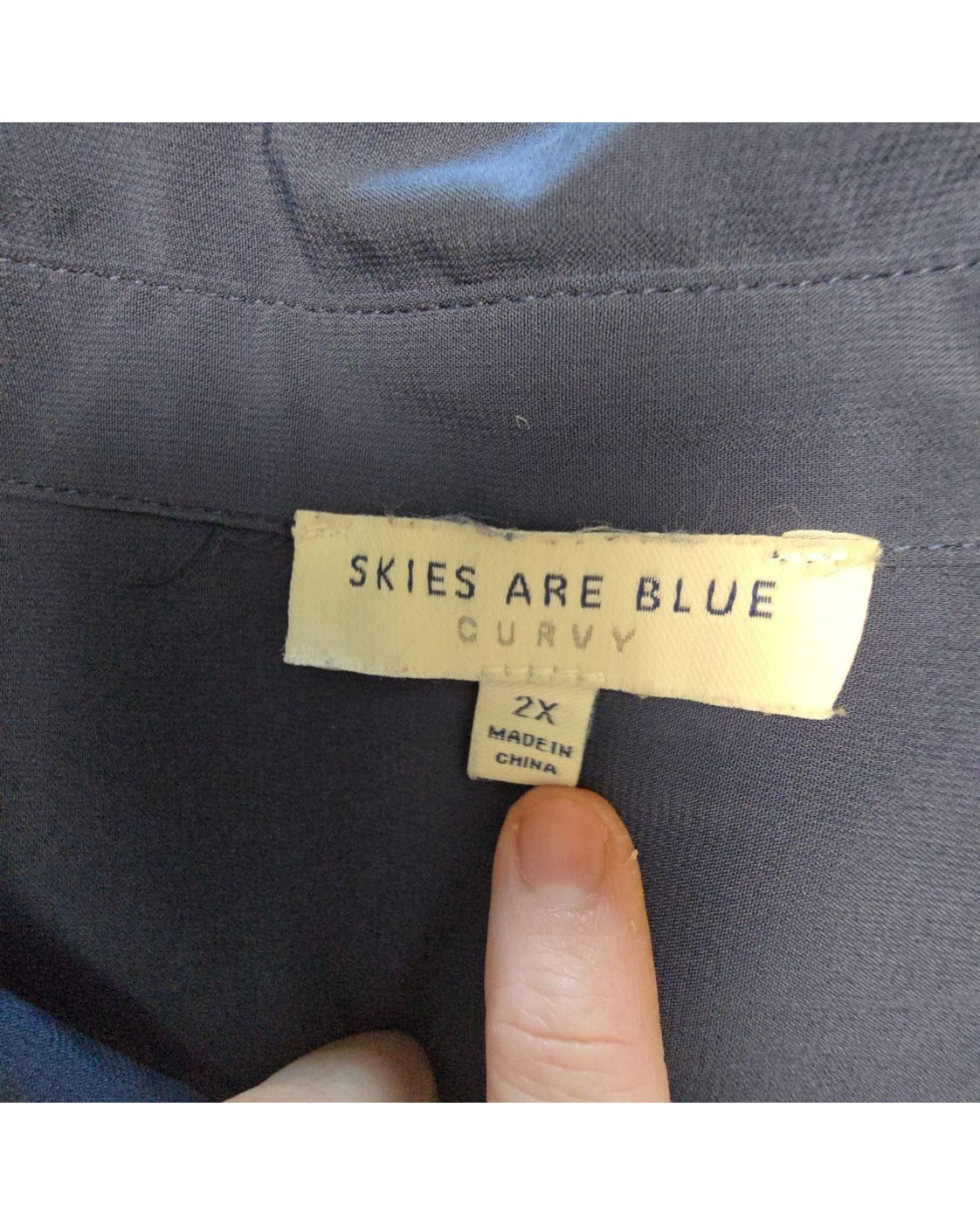 SKIES ARE BLUE Curvy Long-Sleeve Button Down