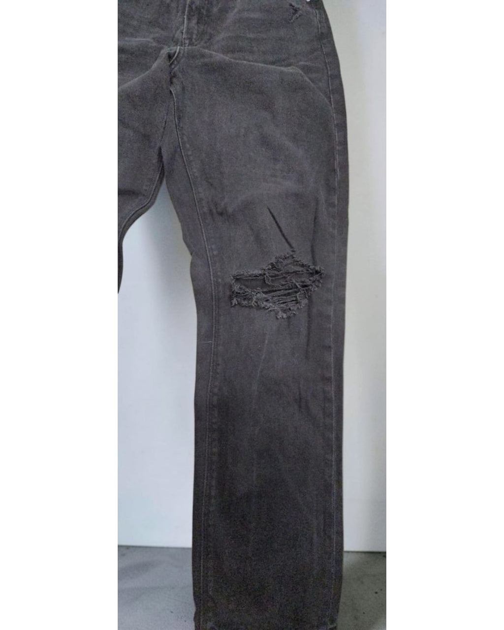 AMERICAN EAGLE OUTFITTERS Distressed Straight Jeans