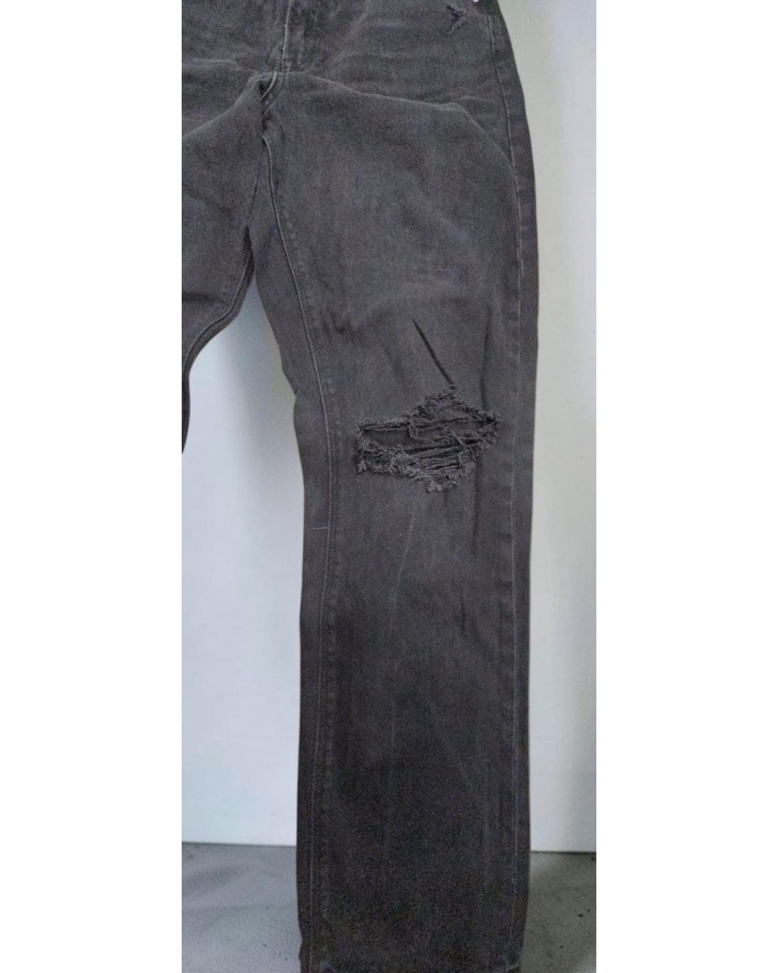 AMERICAN EAGLE OUTFITTERS Distressed Straight Jeans
