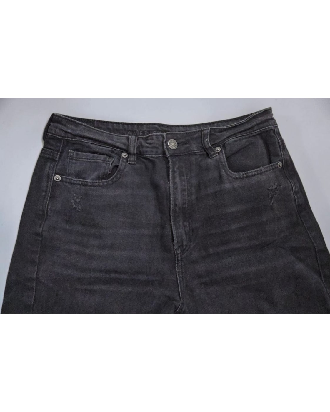 AMERICAN EAGLE OUTFITTERS Distressed Straight Jeans