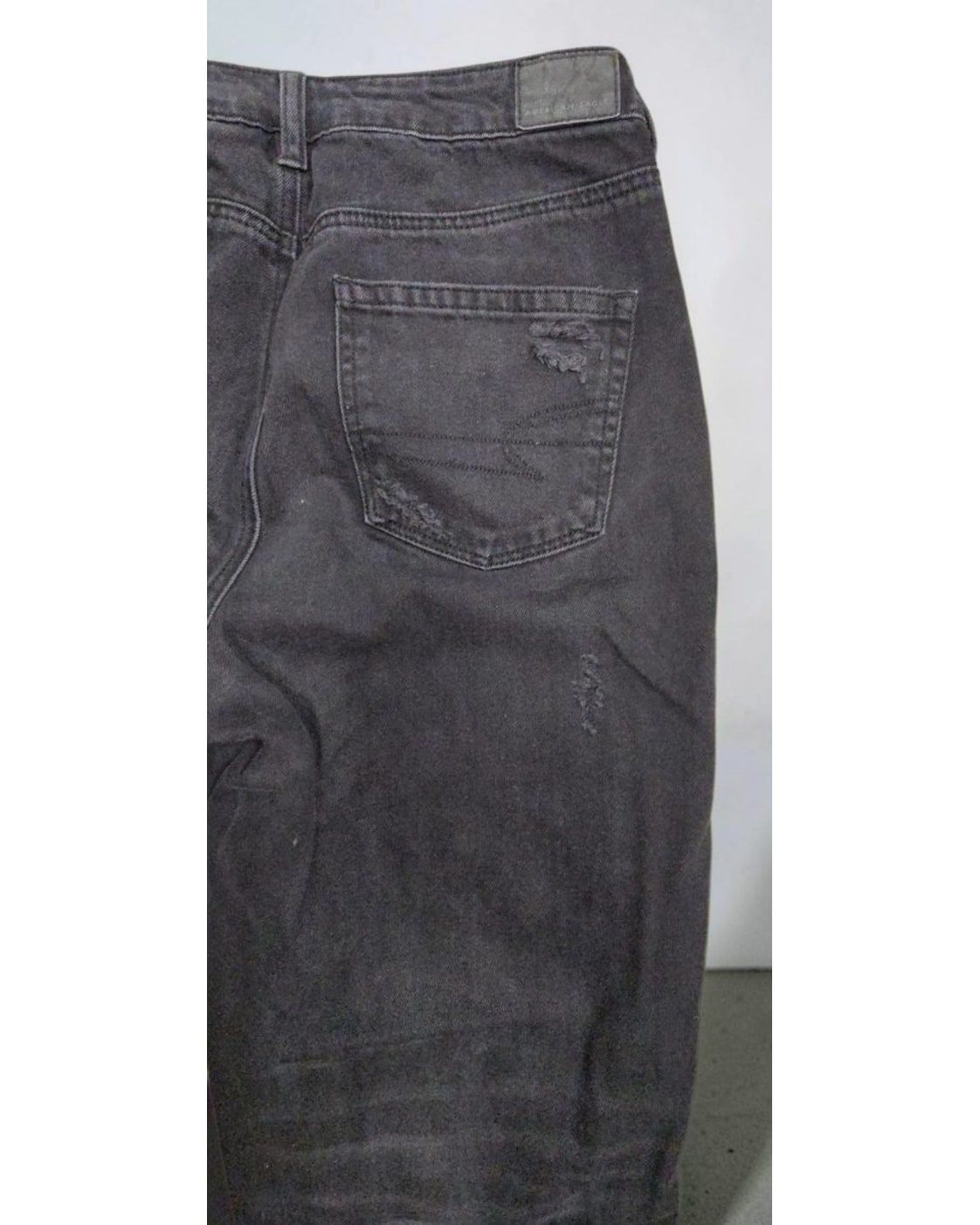 AMERICAN EAGLE OUTFITTERS Distressed Straight Jeans