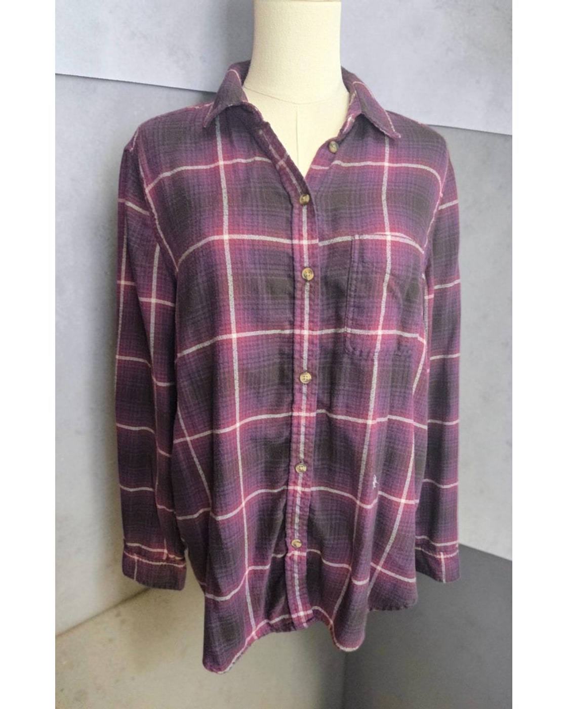 AMERICAN EAGLE OUTFITTERS Plaid Boyfriend Fit Flannel Button Down