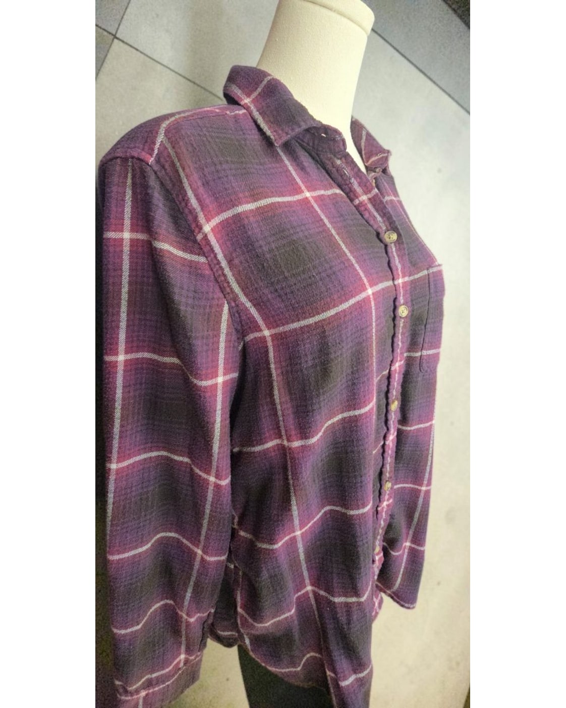 AMERICAN EAGLE OUTFITTERS Plaid Boyfriend Fit Flannel Button Down