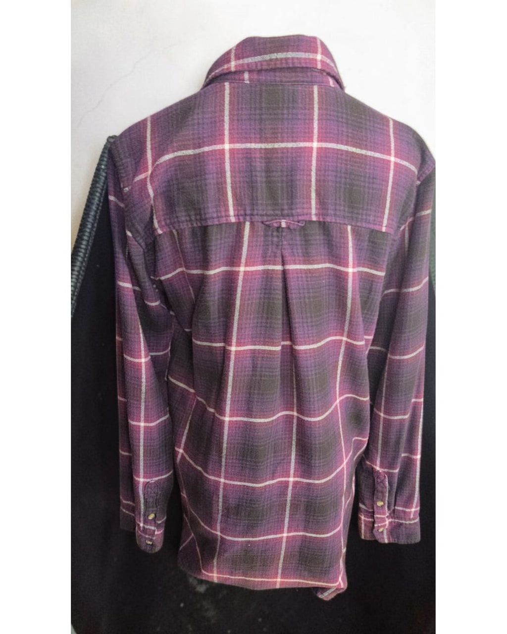 AMERICAN EAGLE OUTFITTERS Plaid Boyfriend Fit Flannel Button Down