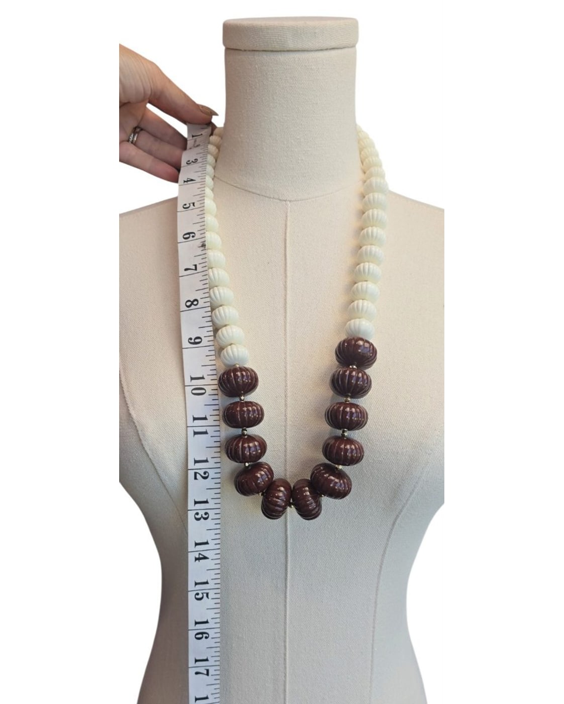 ANN TAYLOR Ribbed Bead Statement Necklace