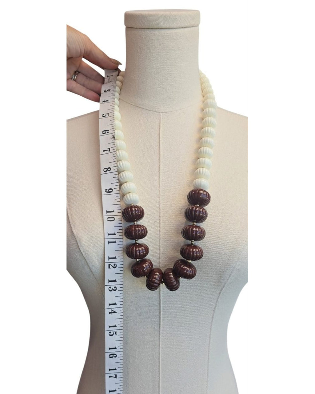 ANN TAYLOR Ribbed Bead Statement Necklace