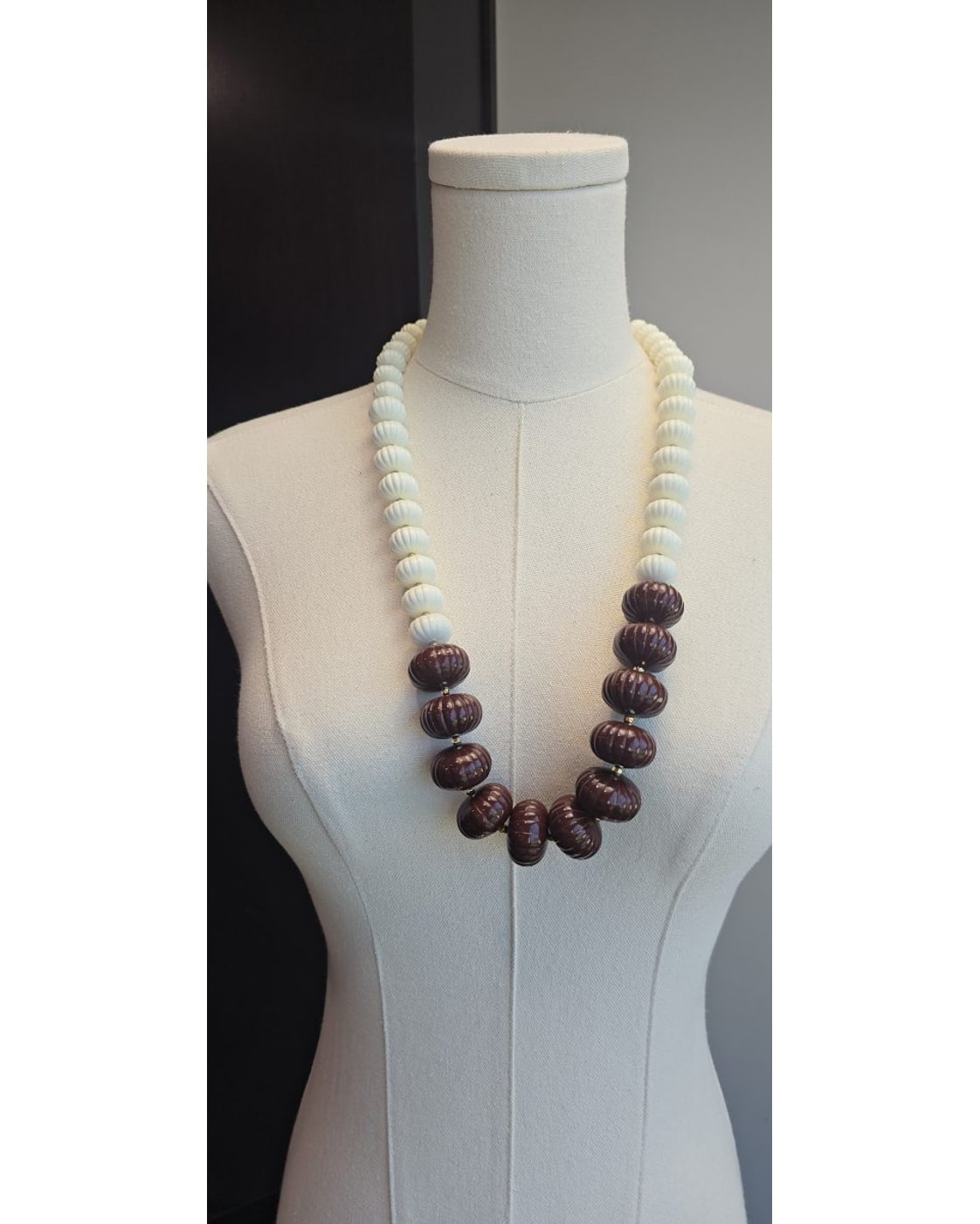ANN TAYLOR Ribbed Bead Statement Necklace
