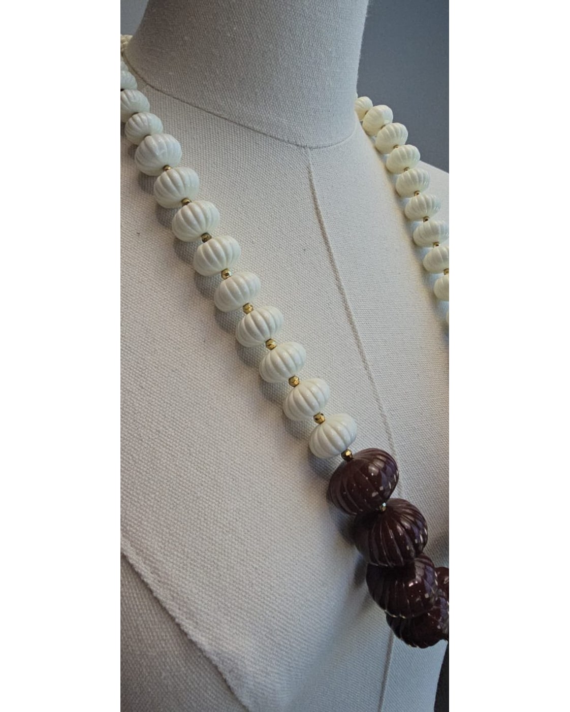 ANN TAYLOR Ribbed Bead Statement Necklace