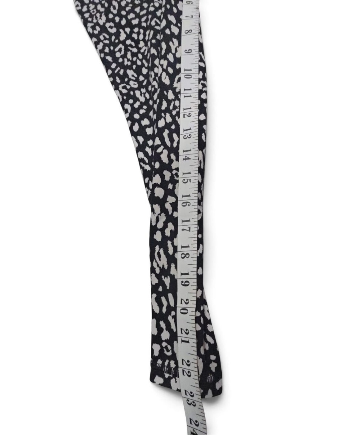ATHLETA Animal Print Salutation Stash Pocket II 7/8 Leggings