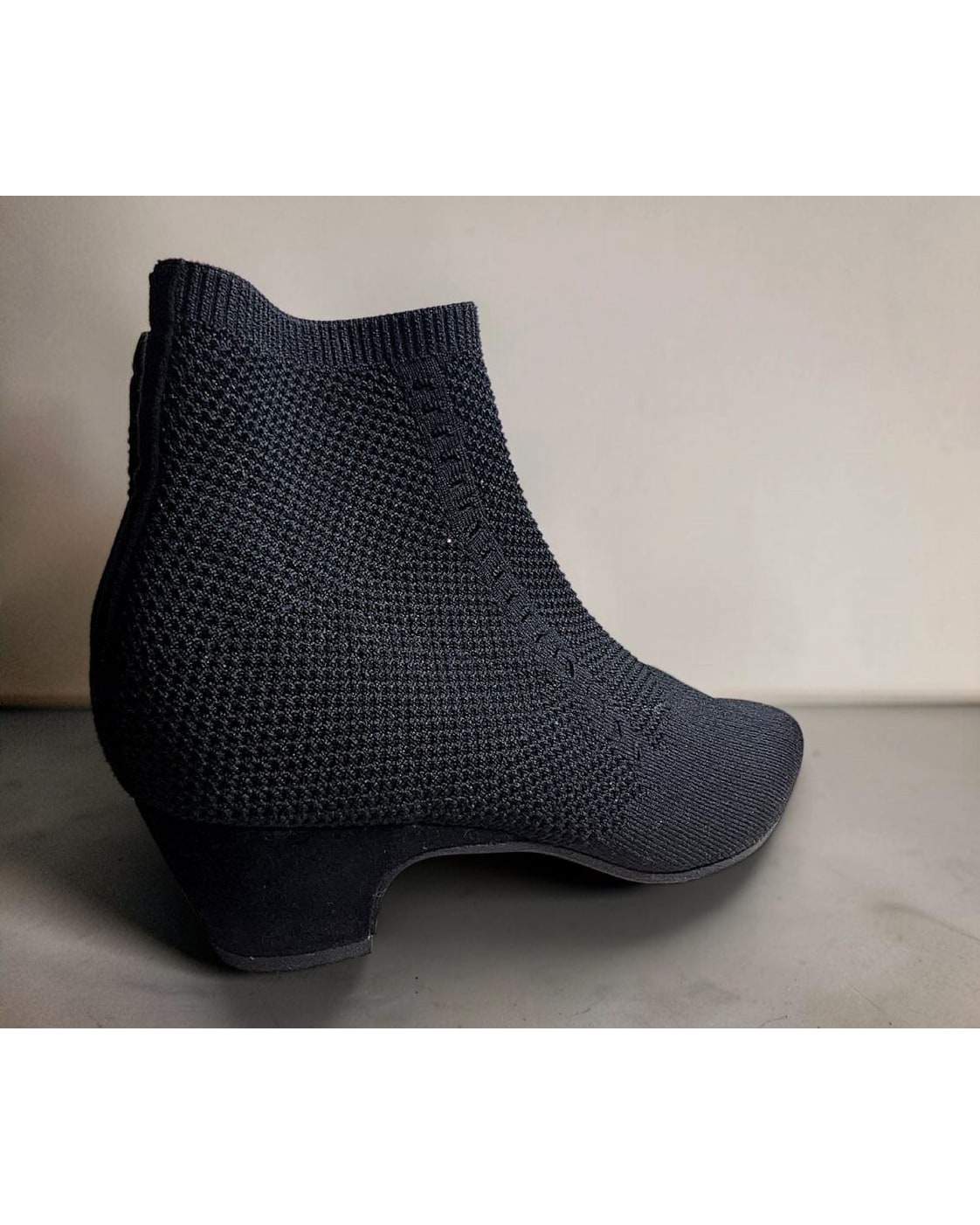 EILEEN FISHER Purl Stretch-Knit Booties