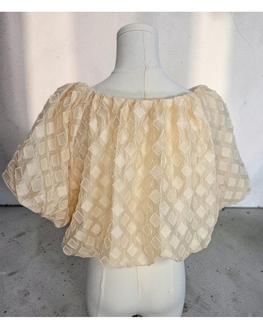 DO+BE Textured Balloon-Sleeve Cropped Blouse - Style# BY19786