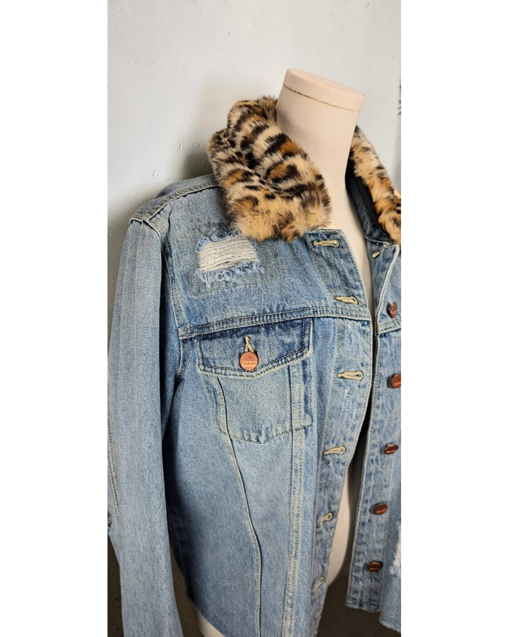 DEAR JOHN removable Leopard-Collar Distressed Denim Jacket