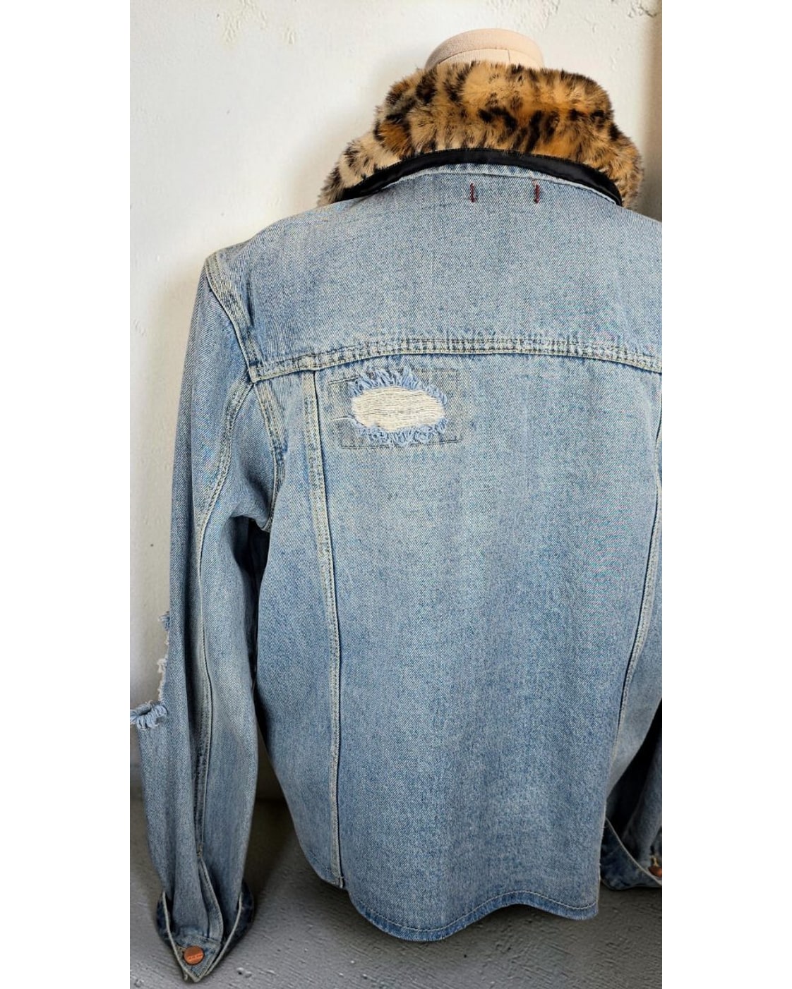DEAR JOHN removable Leopard-Collar Distressed Denim Jacket