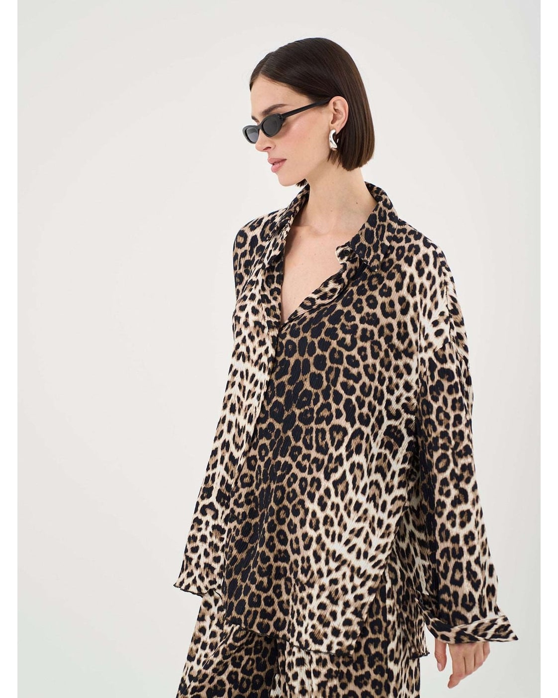 extro&vert Leopard Print Plissé Button Down
