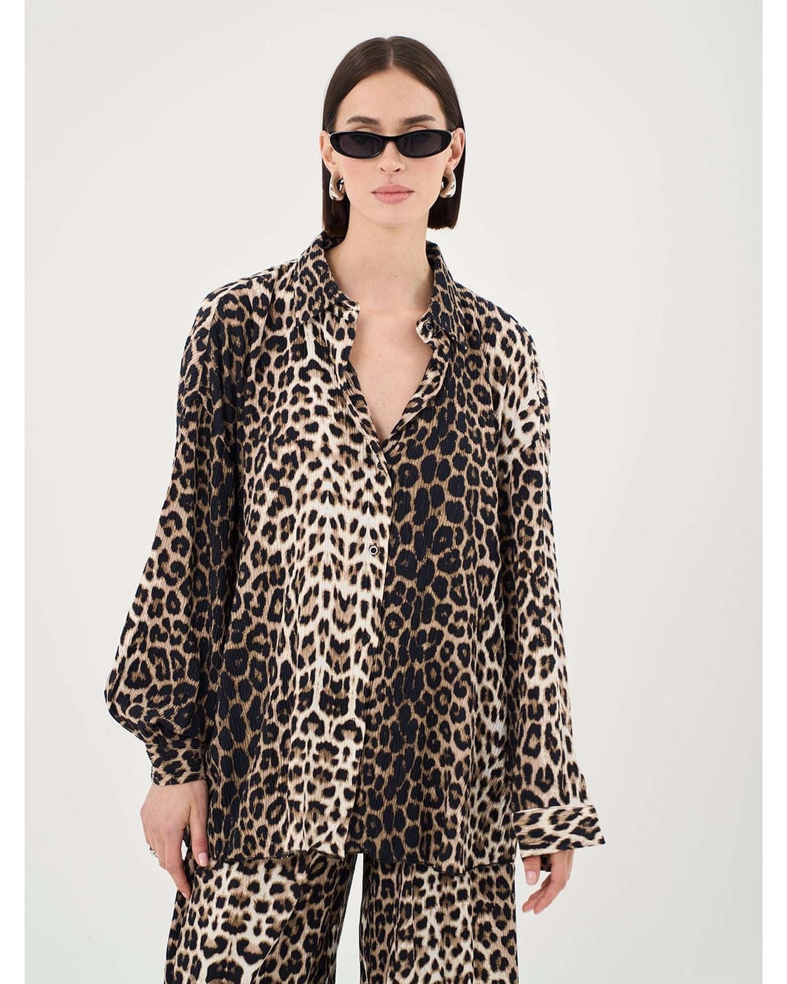 extro&vert Leopard Print Plissé Button Down