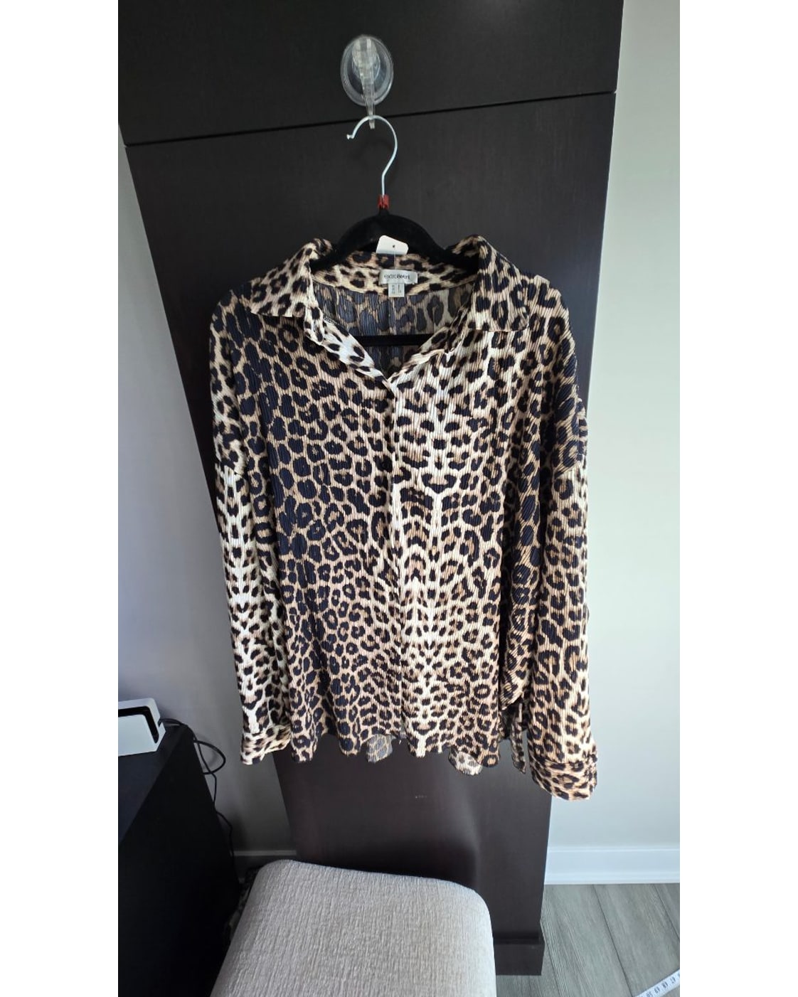 extro&vert Leopard Print Plissé Button Down