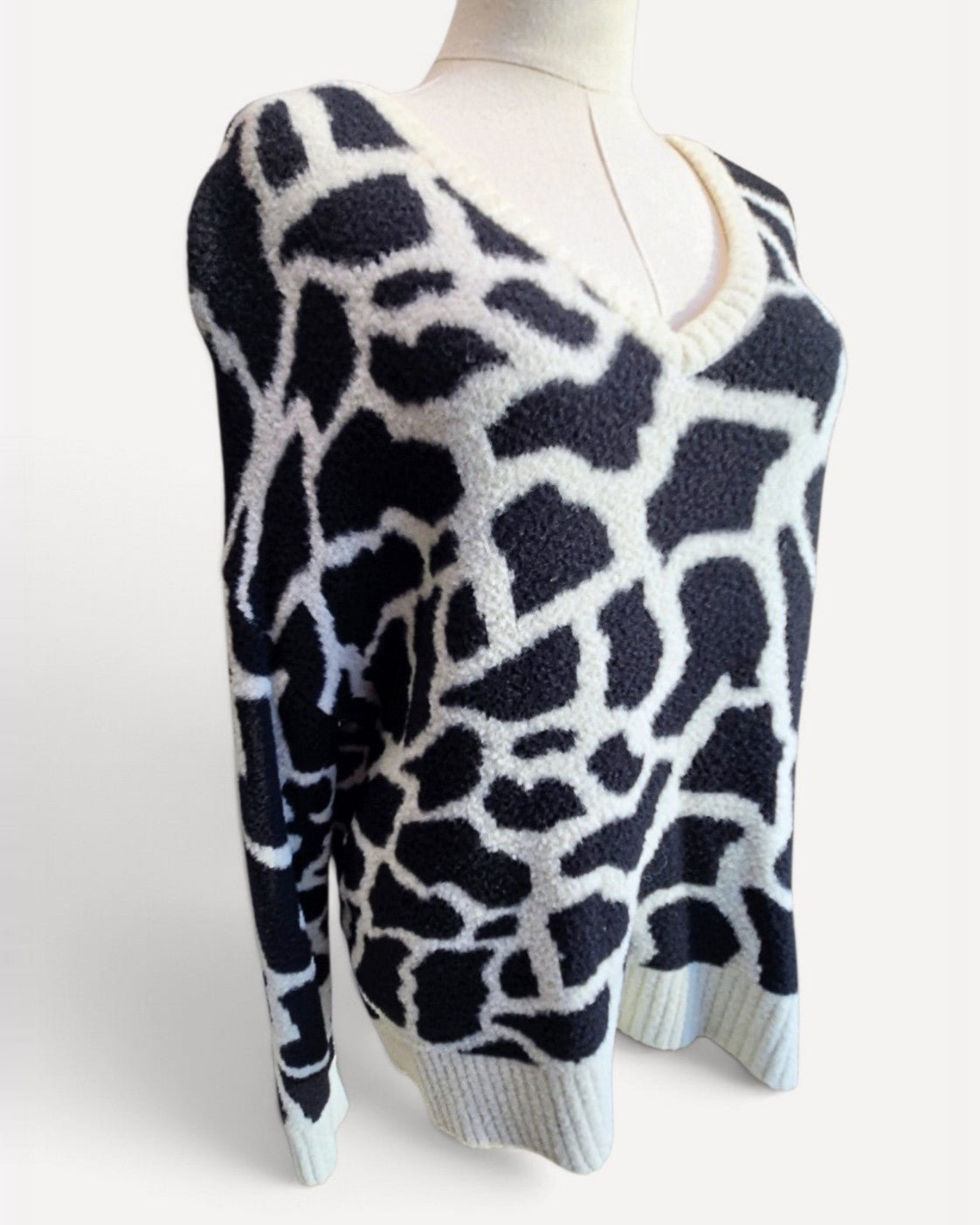 Beige Loft Animal Print V-Neck Sweater, size M – photo 2
