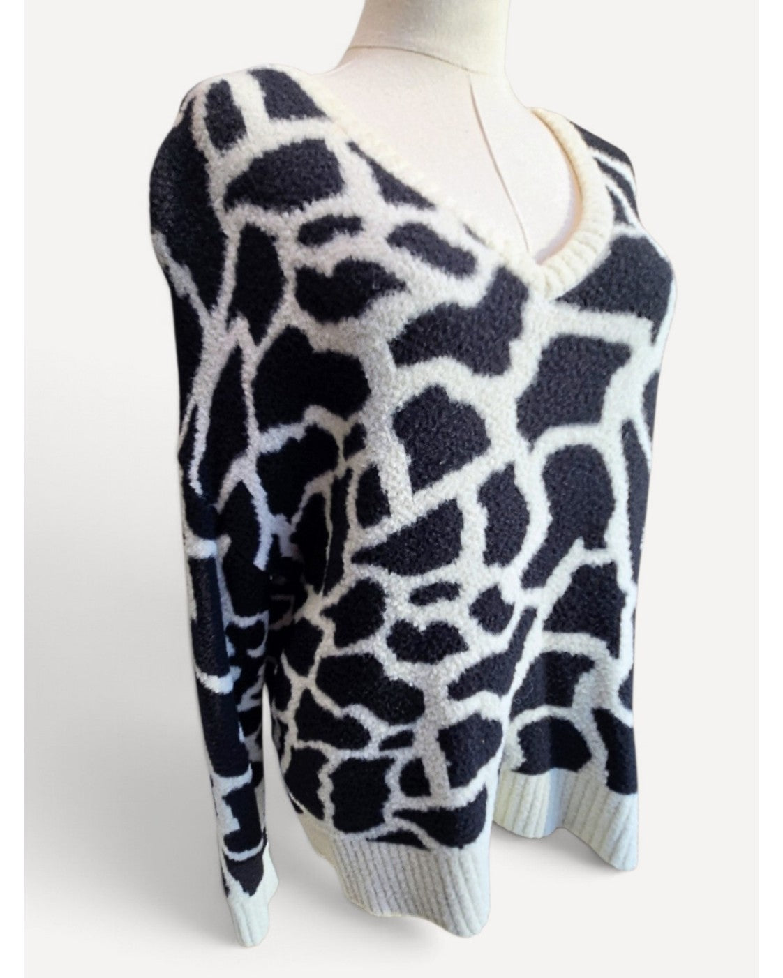 Beige Loft Animal Print V-Neck Sweater, size M – photo 2