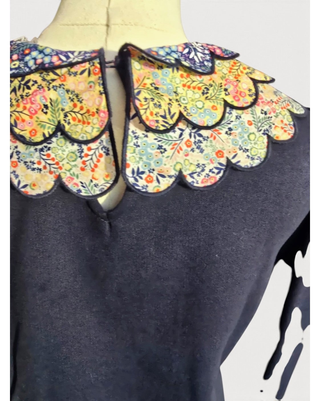 Navy Boden Floral Scalloped Collar Knit Top - #T0837, size 4 – photo 4
