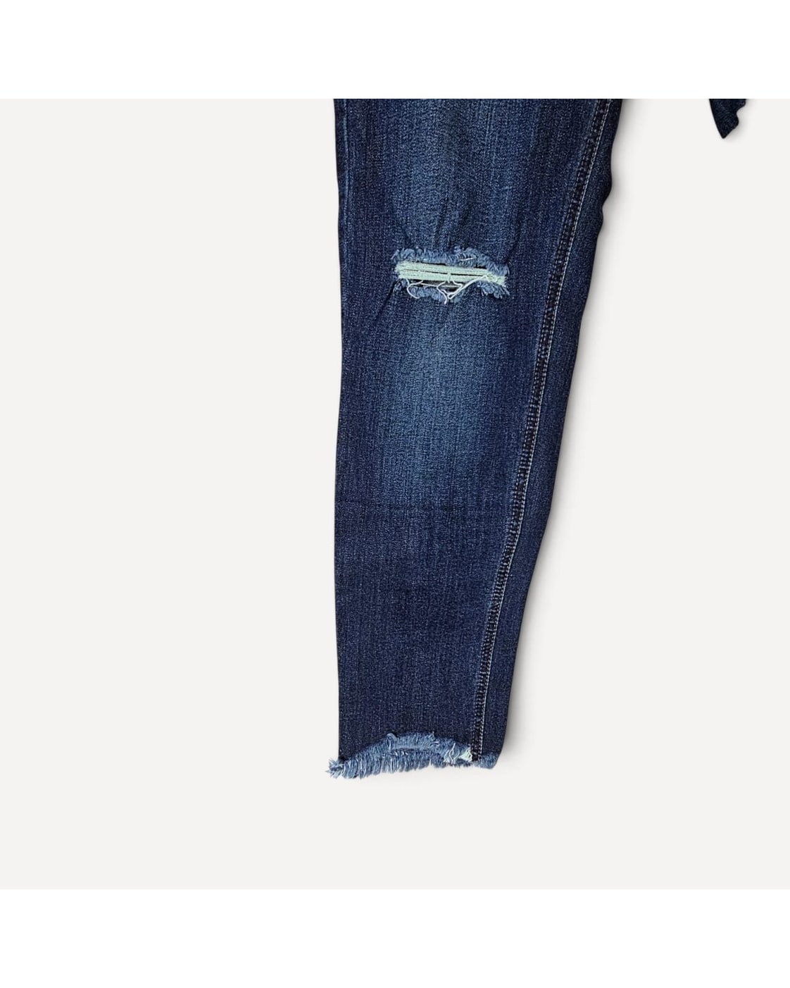 Just Black Distressed Skinny Cropped Jeans