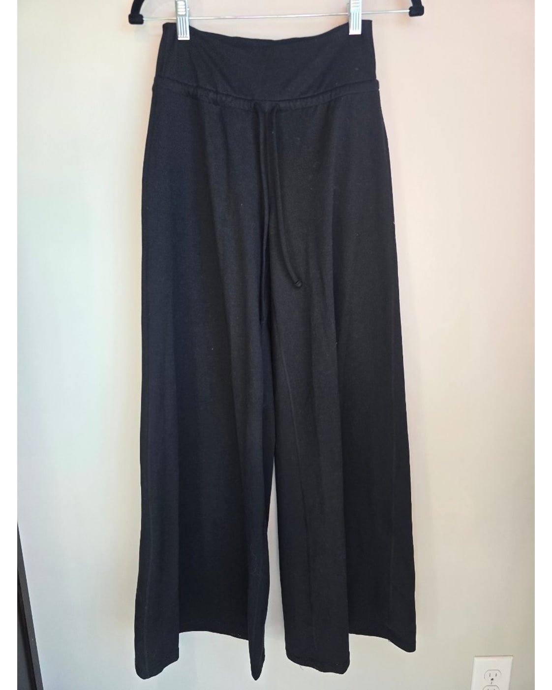 Black Old Navy Cloudcomfy Extra High-Rise Wide Leg Pants, size S