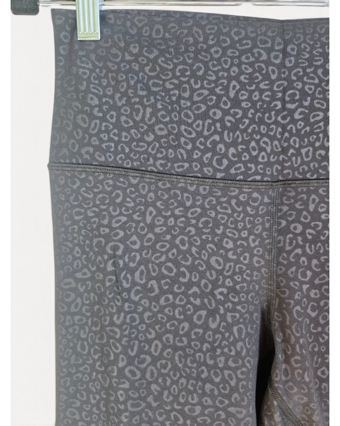 Grey Lululemon Leopard Print Cropped Leggings, size 10 – photo 2